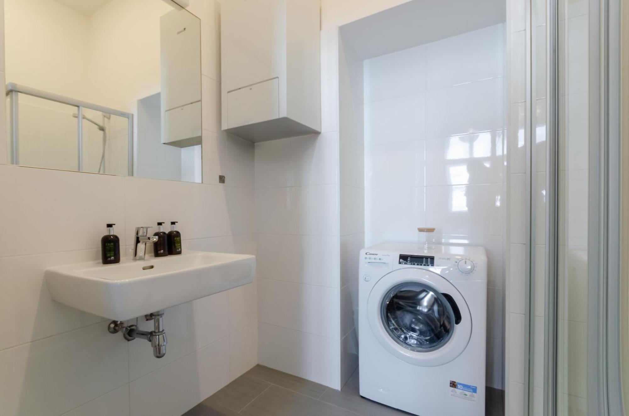 Charming Historical Near Centre Apartment Wien
